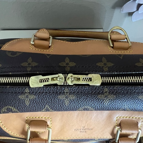 LOUIS VUITTON MONOGRAM DEAUVILLE TOTE - Picture 6 of 13